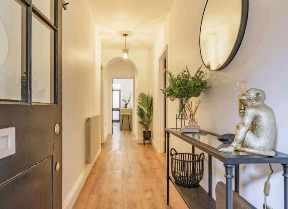 St Marg'S Hideaway; Grade II Listed Luxury Apartment In The Heart Of Cheltenham - Gateway To The Cotswolds! Sleeps 4 - Outdoor Seating And Free Private Parking! Екстериор снимка